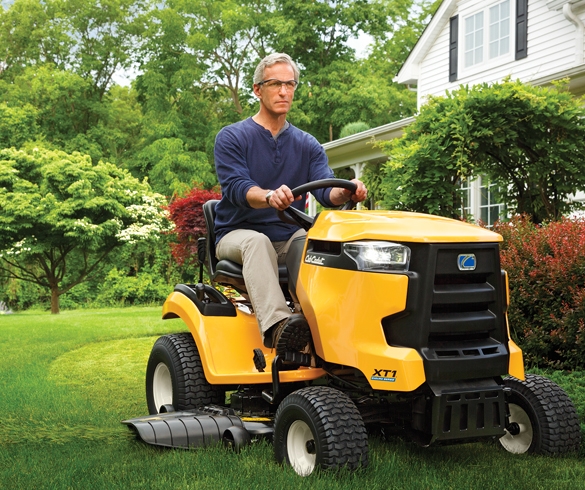 5 Ways Fuel-Injected Lawn Tractors Will Change How You Mow - 13746